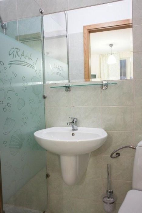 Przykładowa łazienka węzeł sanitarny w pokoju Graal
