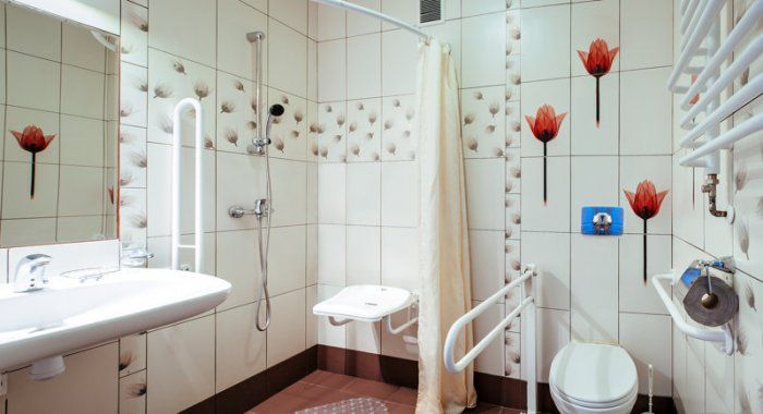 Przykładowa łazienka  przystosowana dla osób niepełnosprawnych  Flisak