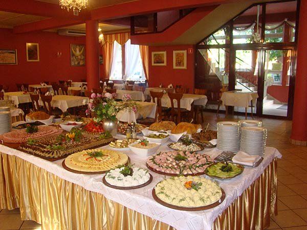 Jadalnia - szwedzki stół Jadalnia - bufet w Ośrodku Lech Lech