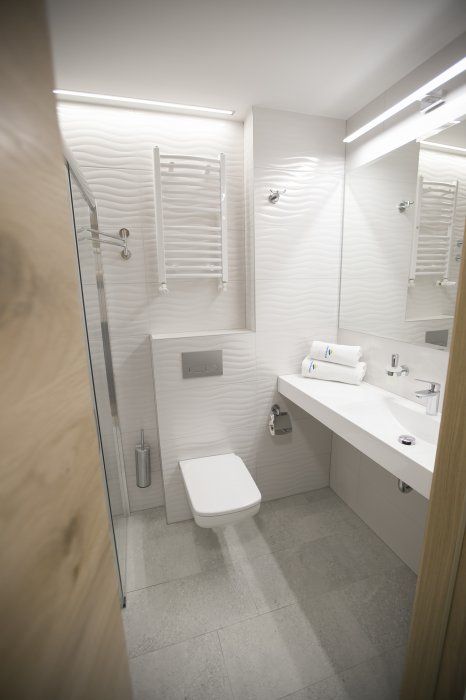 Przykładowa łazienka w pokoju po remoncie Przykładowa łazienka w pokoju po remoncie Cechsztyn
