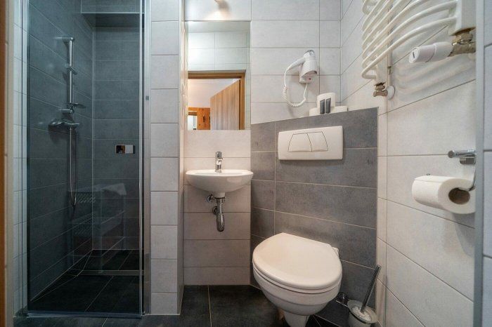 Przykładowa łazienka w pokoju standard Przykładowa łazienka w pokoju standard Rysy